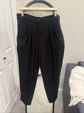Eileen Fisher silk Black carrot style High-Waist Pleated Tapered Trousers